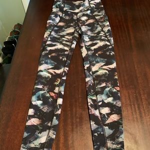 Lululemon full length leggings with pockets! Size 4.